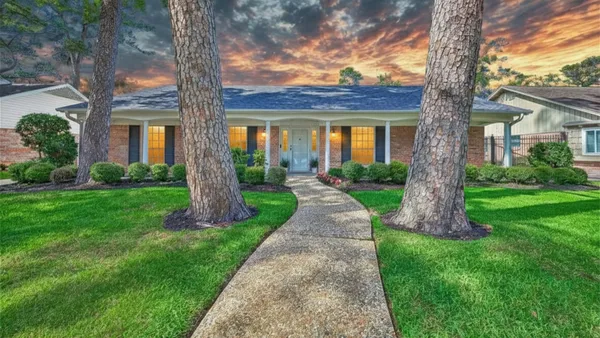 $815,000 | 13726 Kingsride Lane, Houston, TX 77079