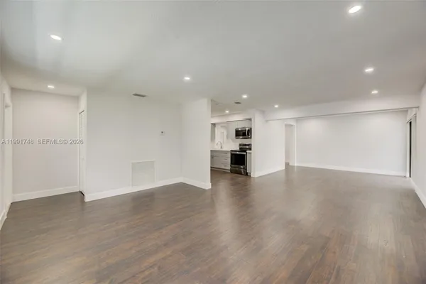 $3,750 | 7811 Northwest 10th Street, Unit 7811, Pembroke Pines, FL 33024