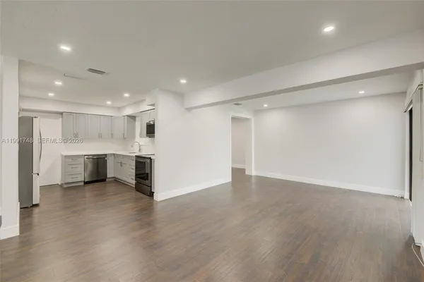 $3,750 | 7811 Northwest 10th Street, Unit 7811, Pembroke Pines, FL 33024
