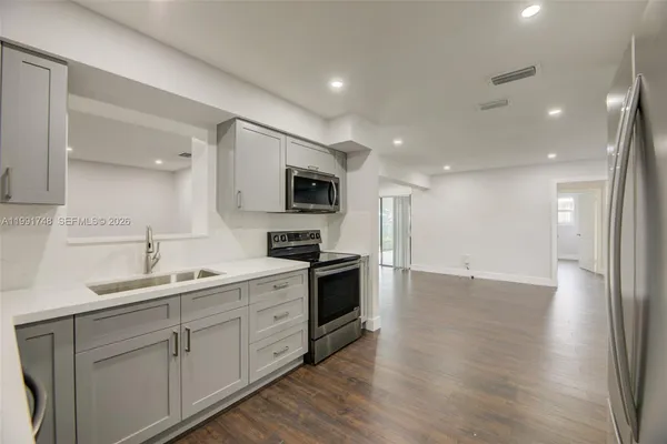 $3,750 | 7811 Northwest 10th Street, Unit 7811, Pembroke Pines, FL 33024