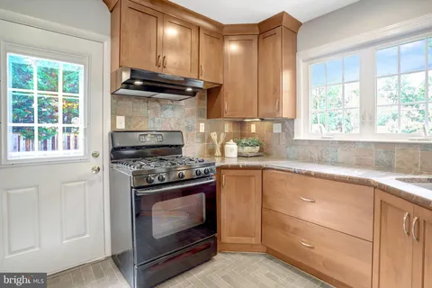 $749,900 | 2106 Basset Street, Alexandria, VA 22308