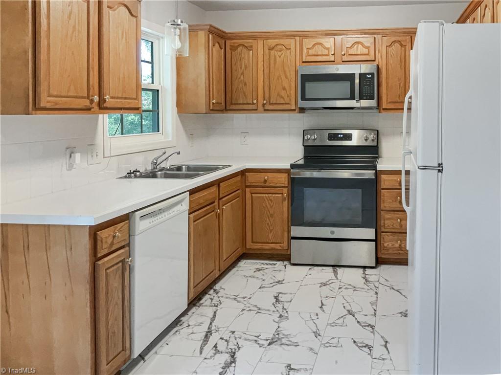 2940 Kecoughtan Road Pfafftown, NC 27040 - Photo 6 of 18 Gallery Image 6