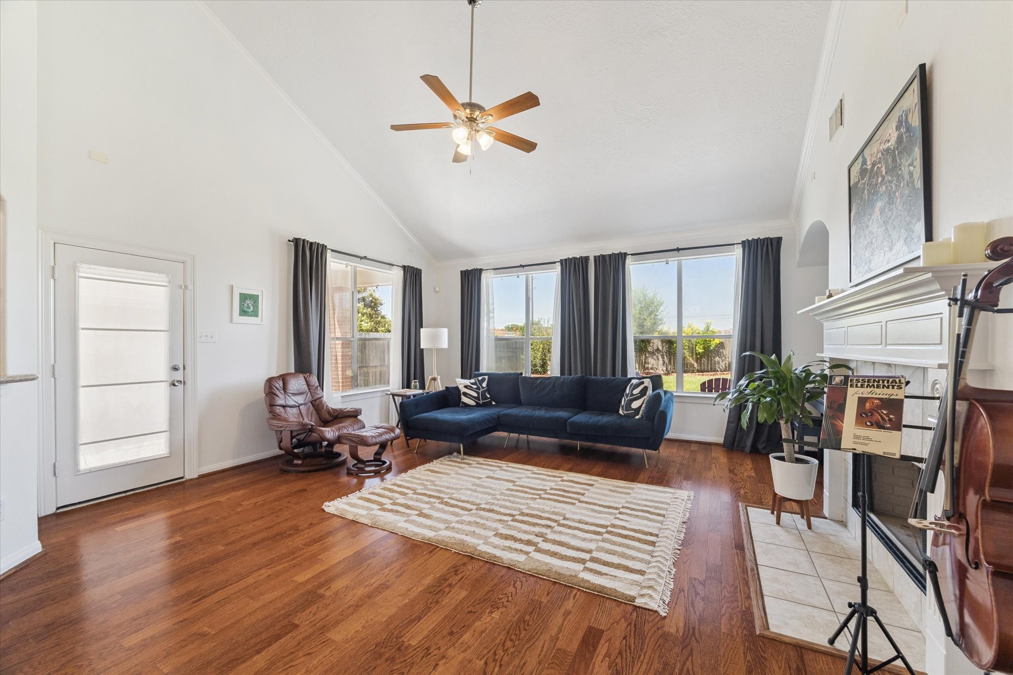 5315 Maverick Point Lane Katy, TX 77494 - Photo 12 of 29 a living room with furniture