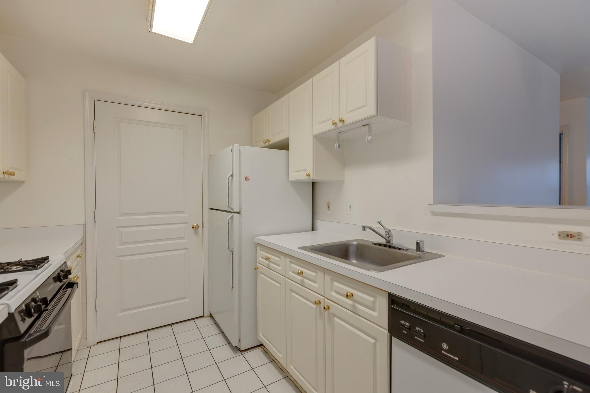 5575 Seminary Road, Unit 101 Falls Church, VA 22041 - Photo 14 of 29