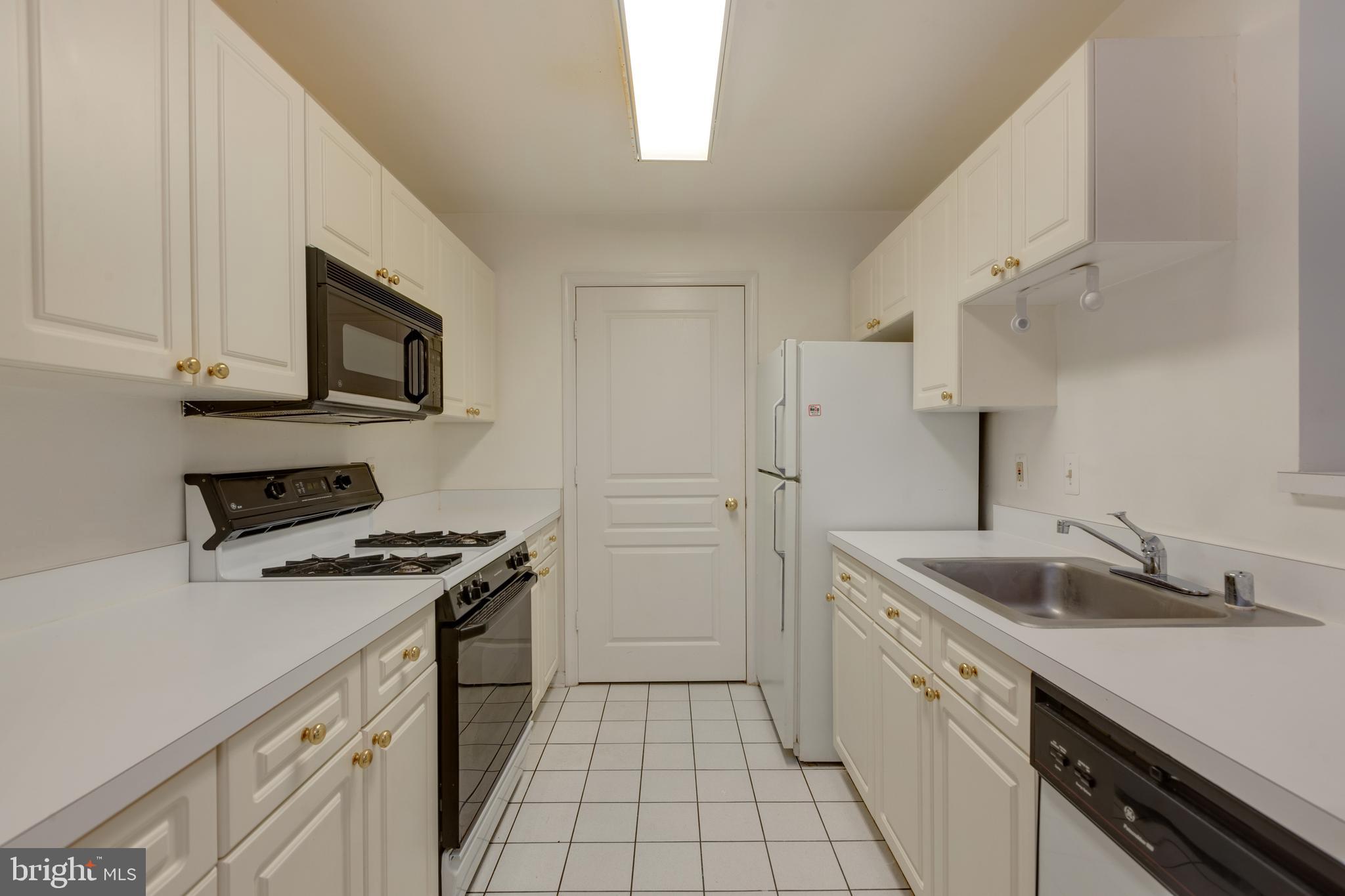 5575 Seminary Road, Unit 101 Falls Church, VA 22041 - Photo 4 of 29