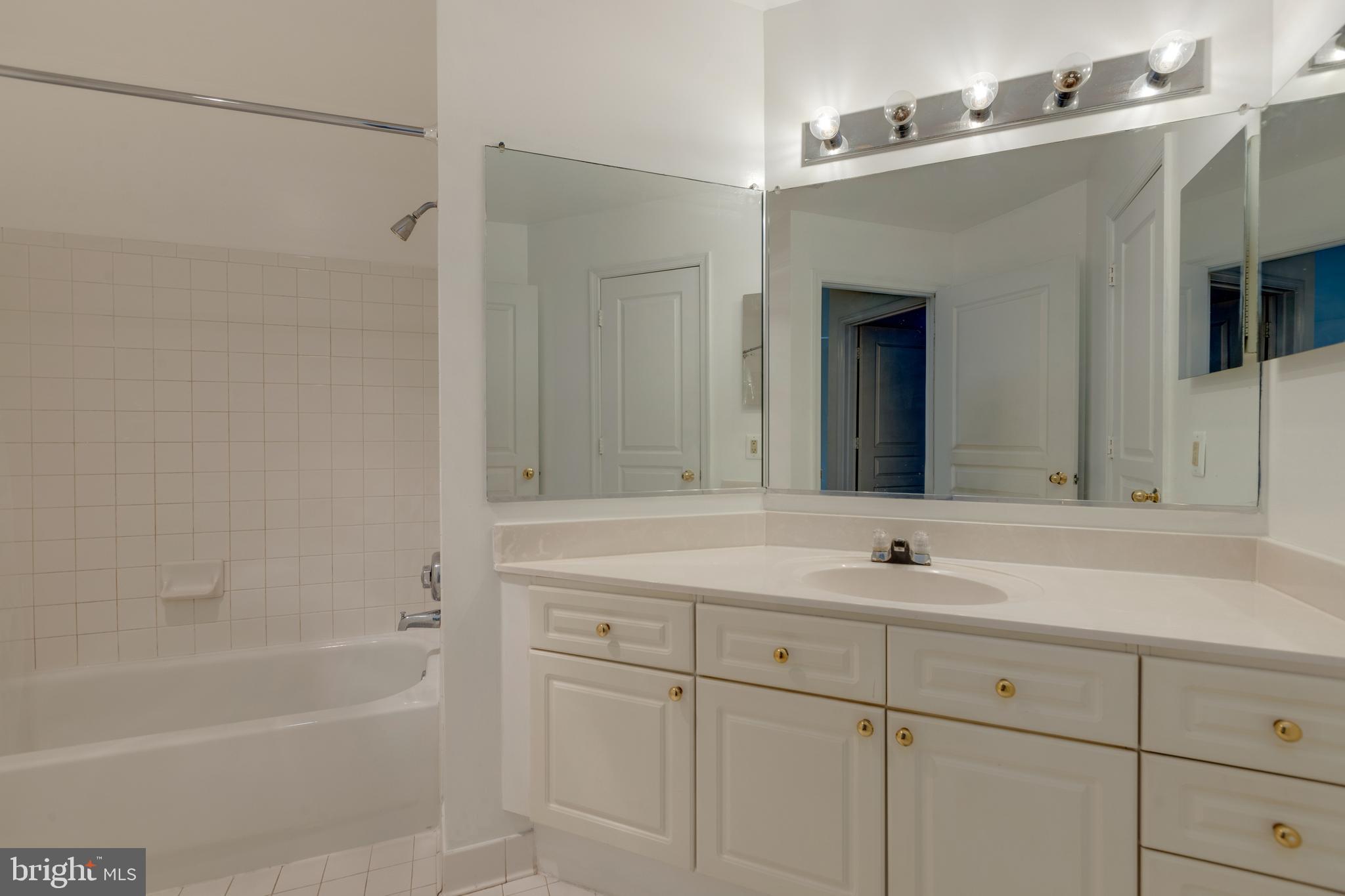 5575 Seminary Road, Unit 101 Falls Church, VA 22041 - Photo 6 of 29
