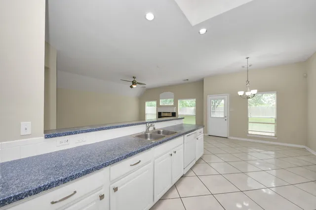 $2,600 | 10214 White Oak Trail Lane, Houston, TX 77064