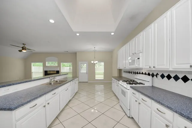 $2,600 | 10214 White Oak Trail Lane, Houston, TX 77064