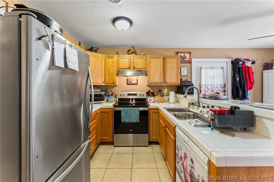 3677 Gentle Slope Road Stover, MO 65078 - Photo 21 of 73 Main House Kitchen