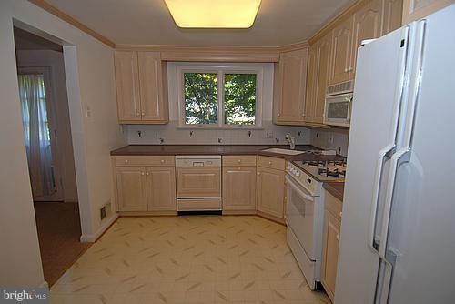 5913 Halpine Road Rockville, MD 20851 - Photo 18 of 24 Kitchen
