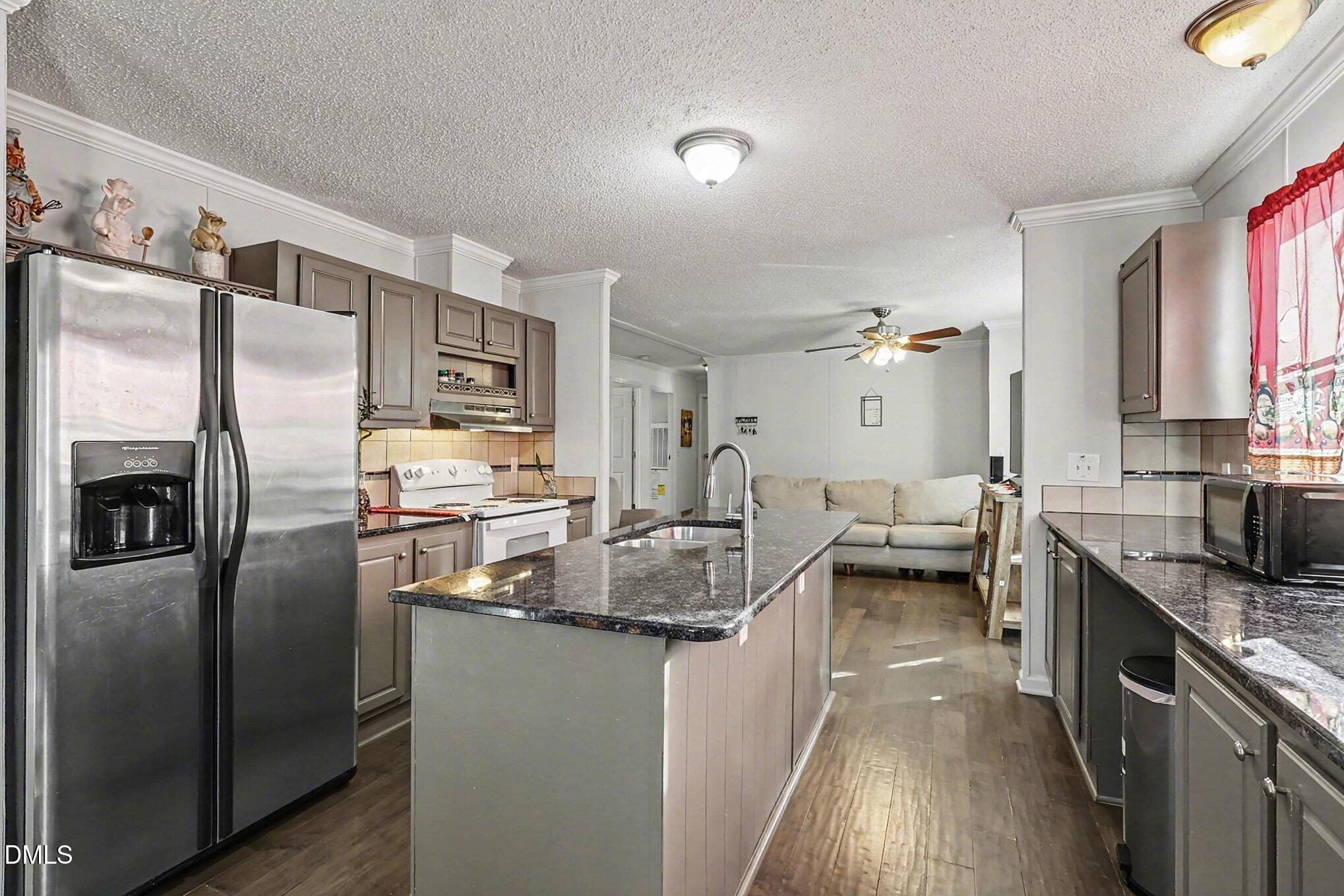 375 Camelia Road Benson, NC 27504 - Photo 10 of 32 014_file_7211