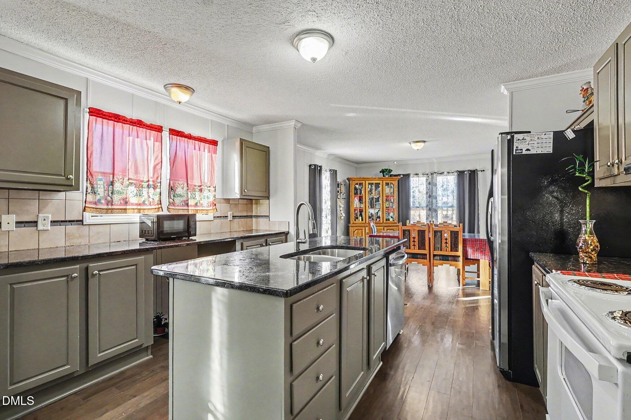 375 Camelia Road Benson, NC 27504 - Photo 12 of 32 016_file_8075