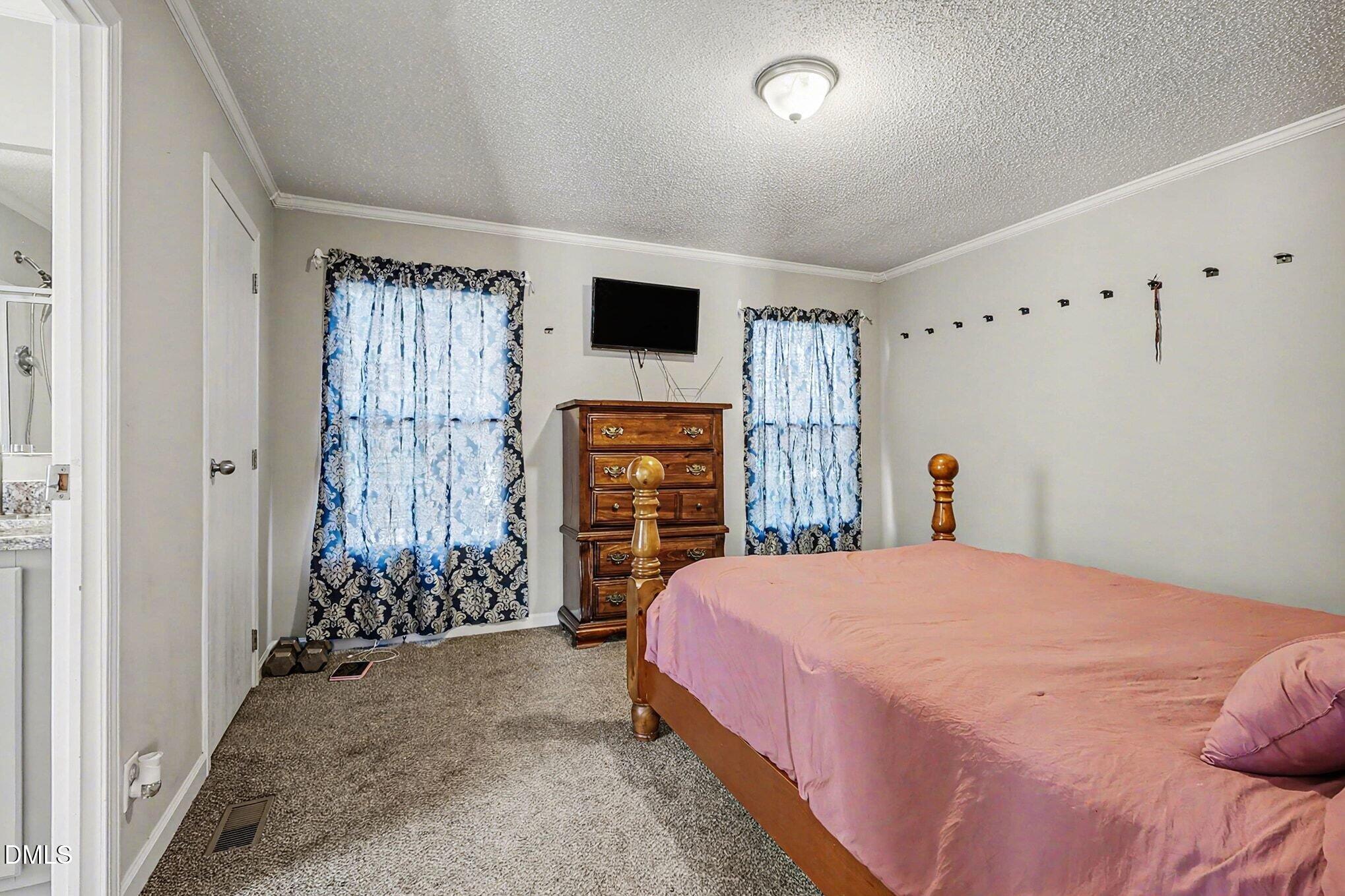 375 Camelia Road Benson, NC 27504 - Photo 15 of 32 022_file_5686