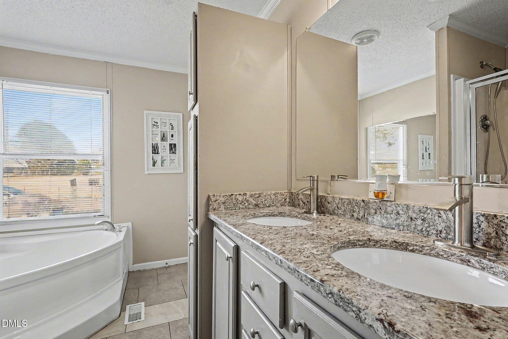 375 Camelia Road Benson, NC 27504 - Photo 16 of 32 028_file_9062