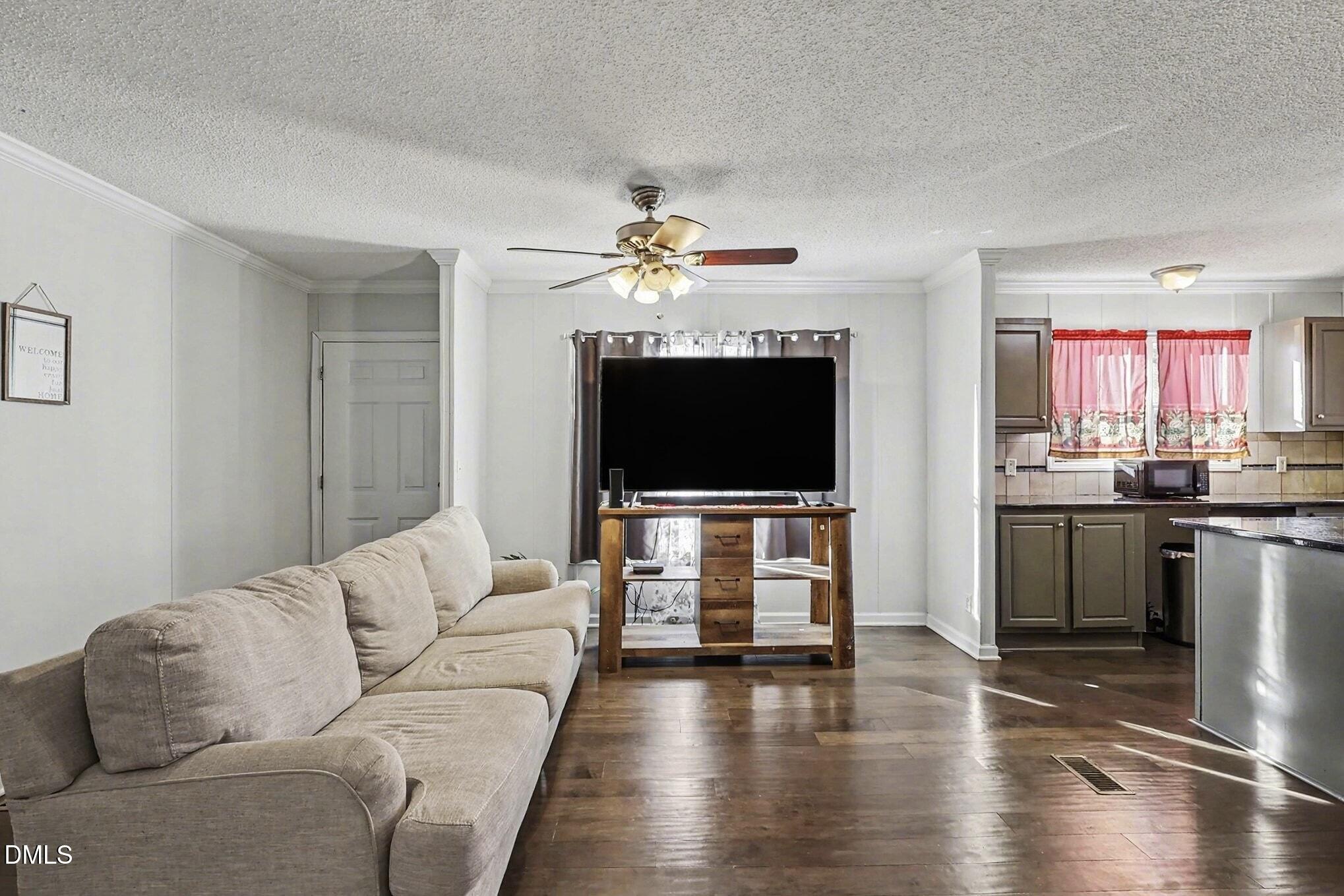 375 Camelia Road Benson, NC 27504 - Photo 6 of 32 IMG_2306