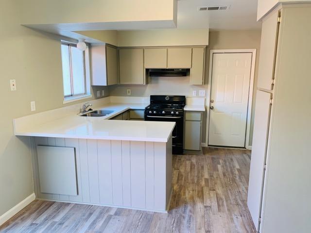 30959 Farr Road Visalia, CA 93291 - Photo 5 of 10 -Kitchen