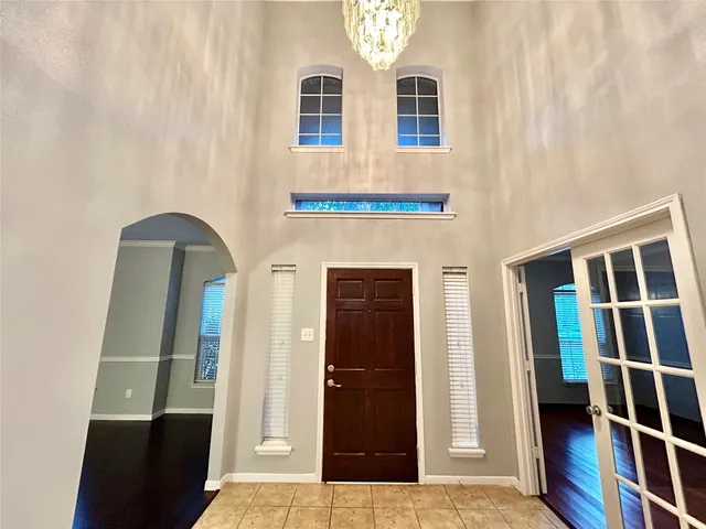 a view of entryway with a front door