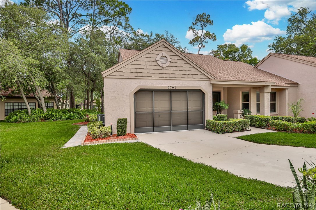 6761 Pearleaf Court Spring Hill, FL 34606 - Photo 3 of 46