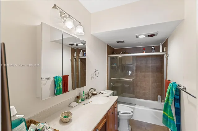 $589,000 | 1980 South Ocean Drive, Unit 8Q, Hallandale Beach, FL 33009