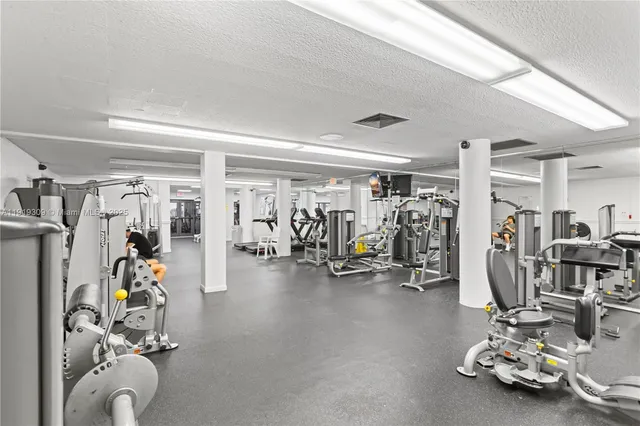 $589,000 | 1980 South Ocean Drive, Unit 8Q, Hallandale Beach, FL 33009