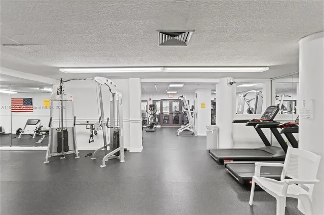 $589,000 | 1980 South Ocean Drive, Unit 8Q, Hallandale Beach, FL 33009