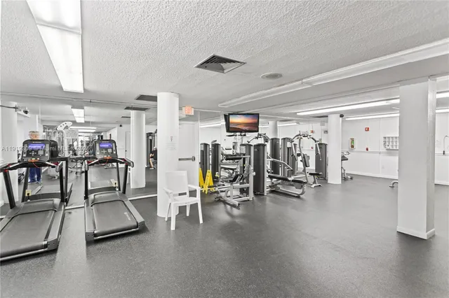 $589,000 | 1980 South Ocean Drive, Unit 8Q, Hallandale Beach, FL 33009