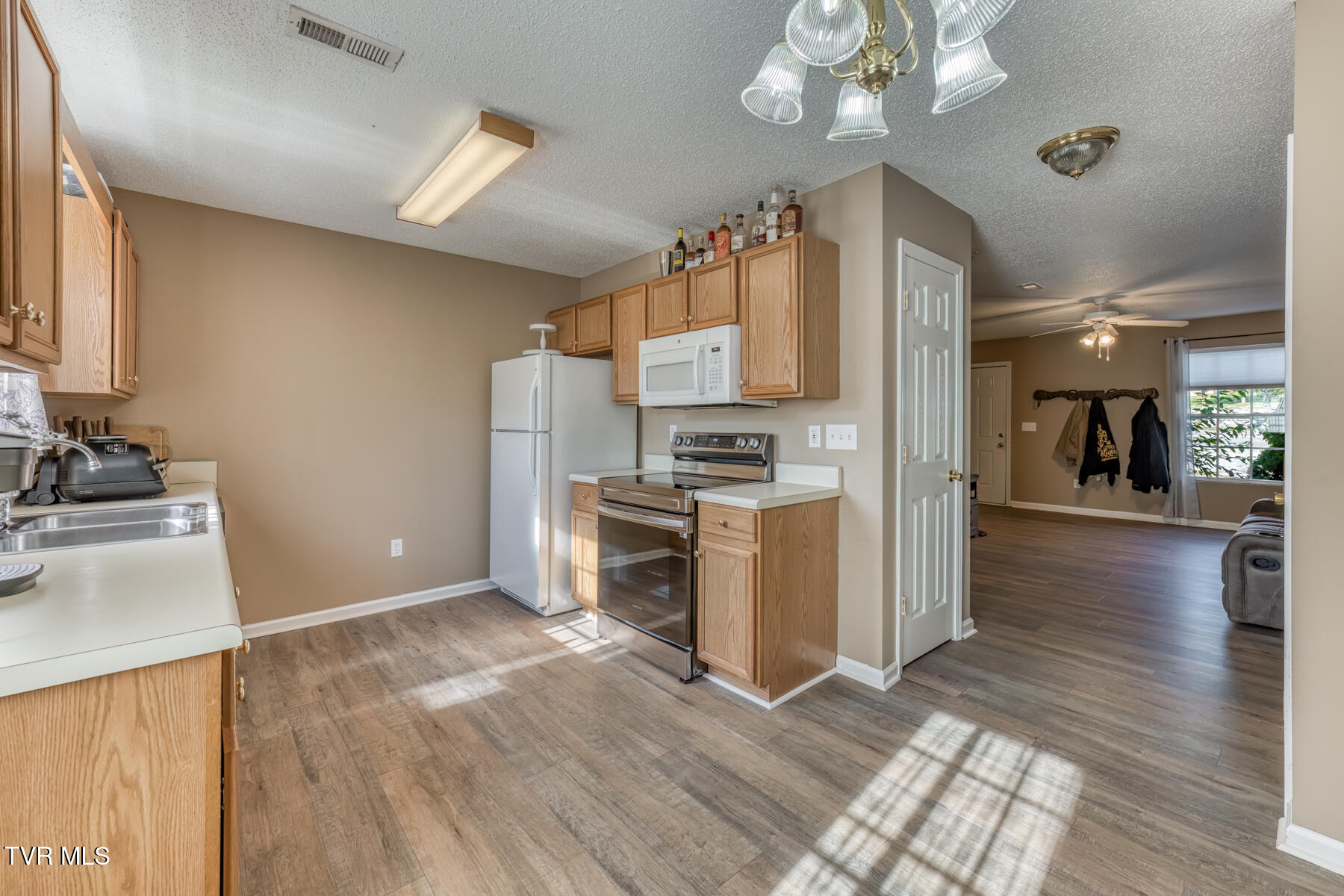 568 Gray Station Road, Unit 10 Gray, TN 37615 - Photo 8 of 20 568 Gray Station Rd,Unit 10-11