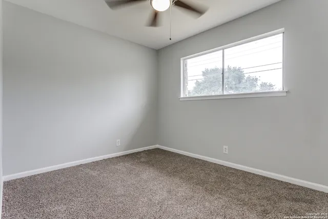 $204,000 | 209 Ivy Lane, Universal City, TX 78148