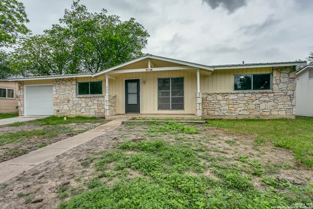 $204,000 | 209 Ivy Lane, Universal City, TX 78148
