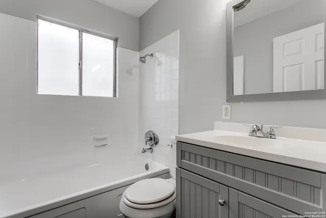 $204,000 | 209 Ivy Lane, Universal City, TX 78148