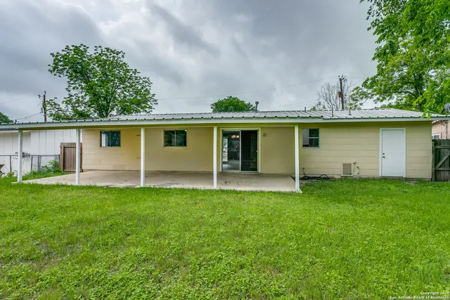 $204,000 | 209 Ivy Lane, Universal City, TX 78148