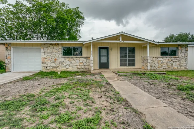 $204,000 | 209 Ivy Lane, Universal City, TX 78148