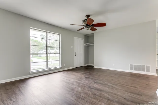 $204,000 | 209 Ivy Lane, Universal City, TX 78148