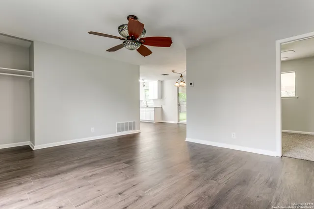 $204,000 | 209 Ivy Lane, Universal City, TX 78148