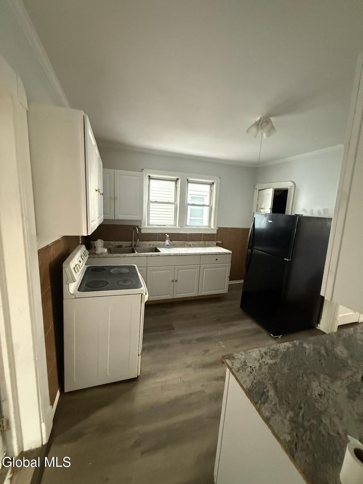 32 Elm Street Schenectady, NY 12304 - Photo 7 of 15 IMG_1203