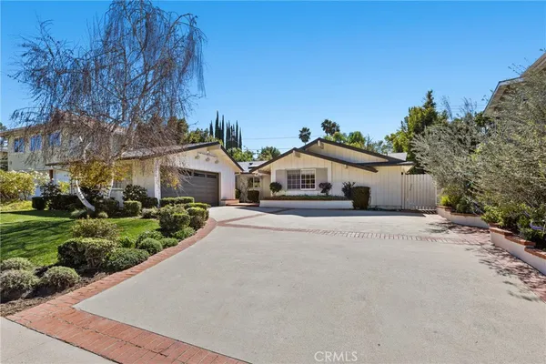 $7,850 | 22736 Margarita Drive, Woodland Hills, CA 91364