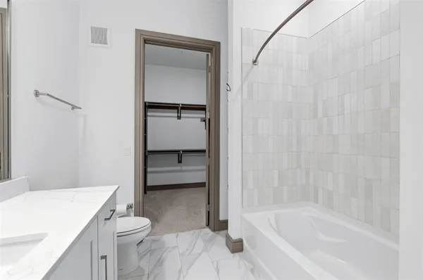 $2,450 | 2700 Old Denton Road, Unit 1044, Carrollton, TX 75007