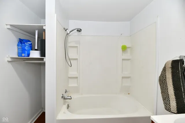 $125,000 | 222 South B Street, Elwood, IN 46036