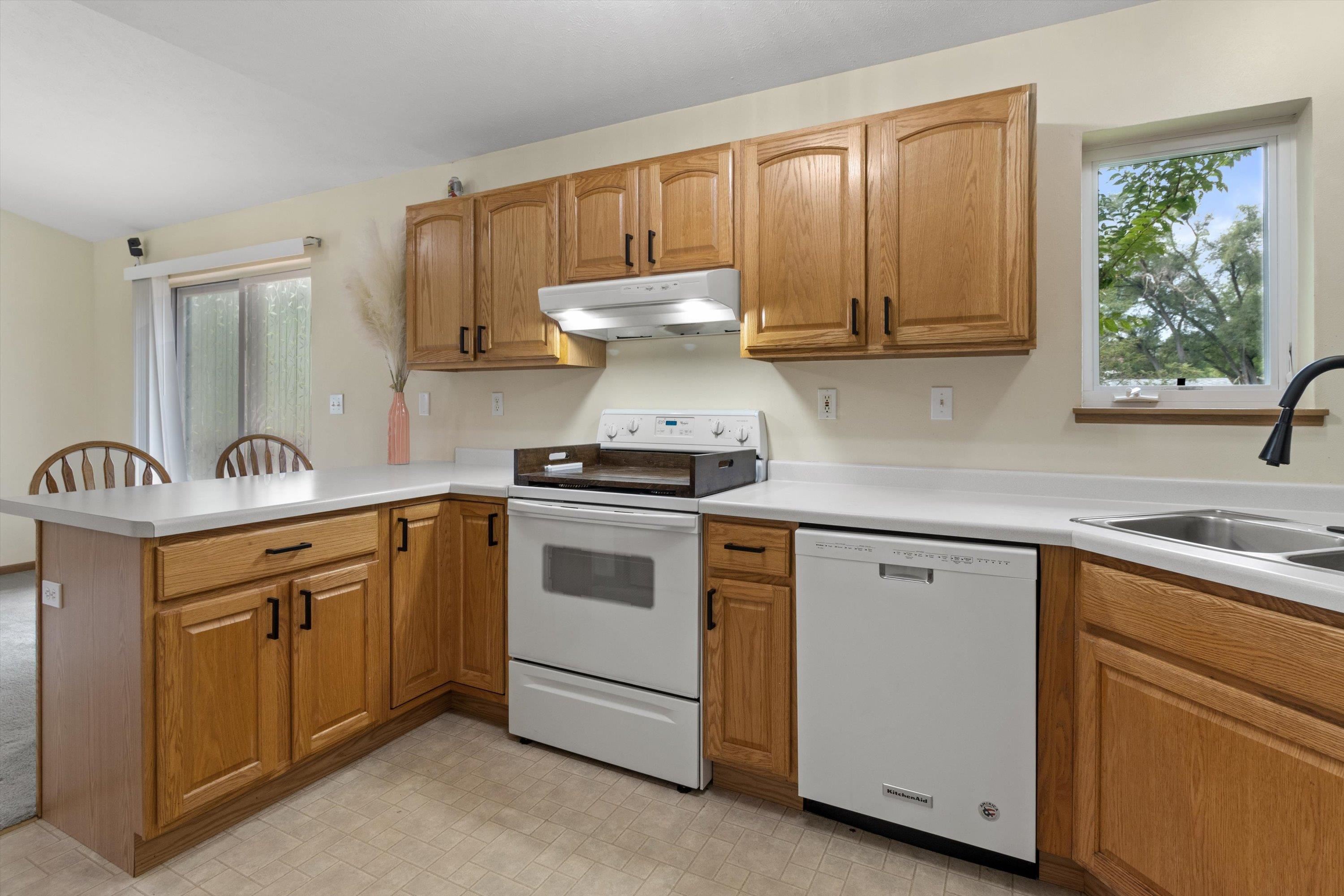 325 West Rice Beloit, WI 53511 - Photo 3 of 32 Gallery Image 3