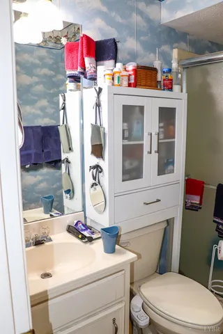 a view of a house with yard and plants