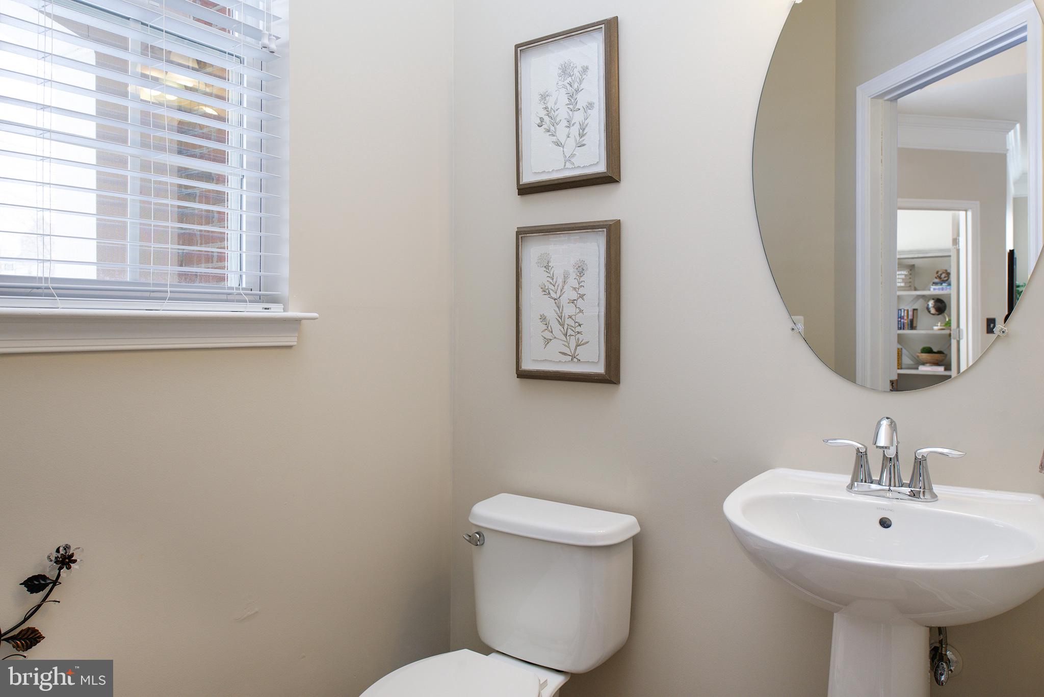 43142 Rocks Way Leesburg, VA 20176 - Photo 13 of 36 HALF BATH ON MAIN LEVEL