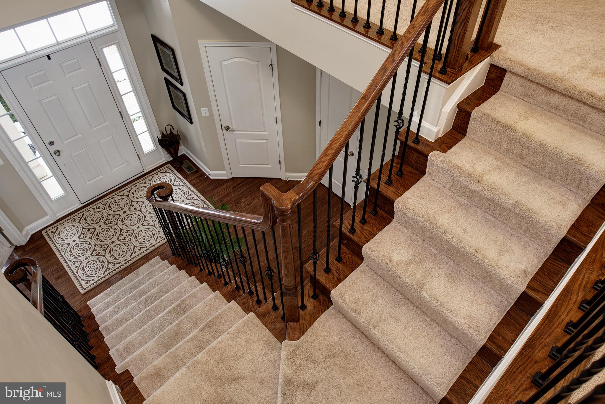 43142 Rocks Way Leesburg, VA 20176 - Photo 14 of 36 GRACIOUS OAK STAIR CASE GREETS GUESTS