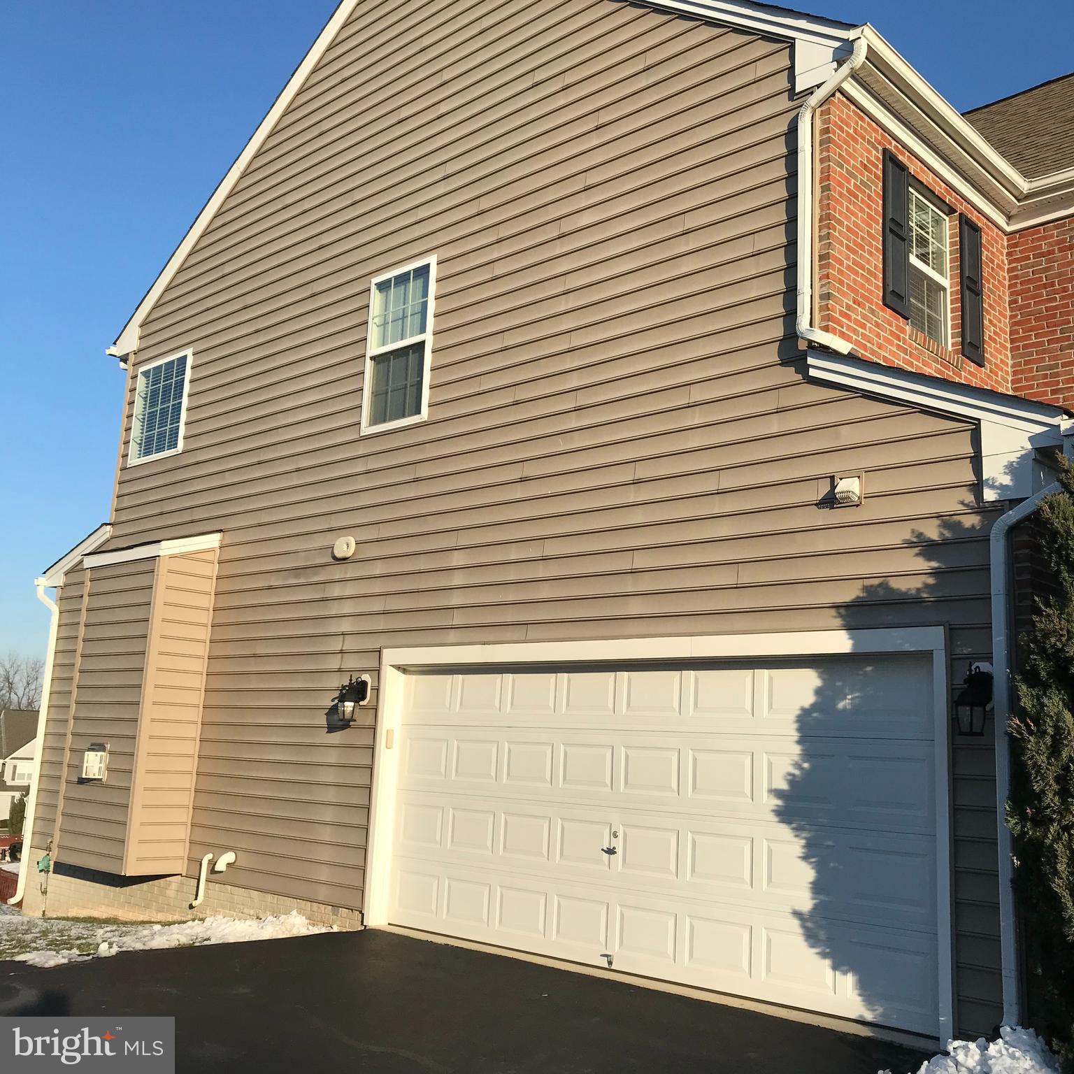 43142 Rocks Way Leesburg, VA 20176 - Photo 32 of 36 6.5 IN BEADED VINYL SIDING UPGRADE IN KHAKI COLOR