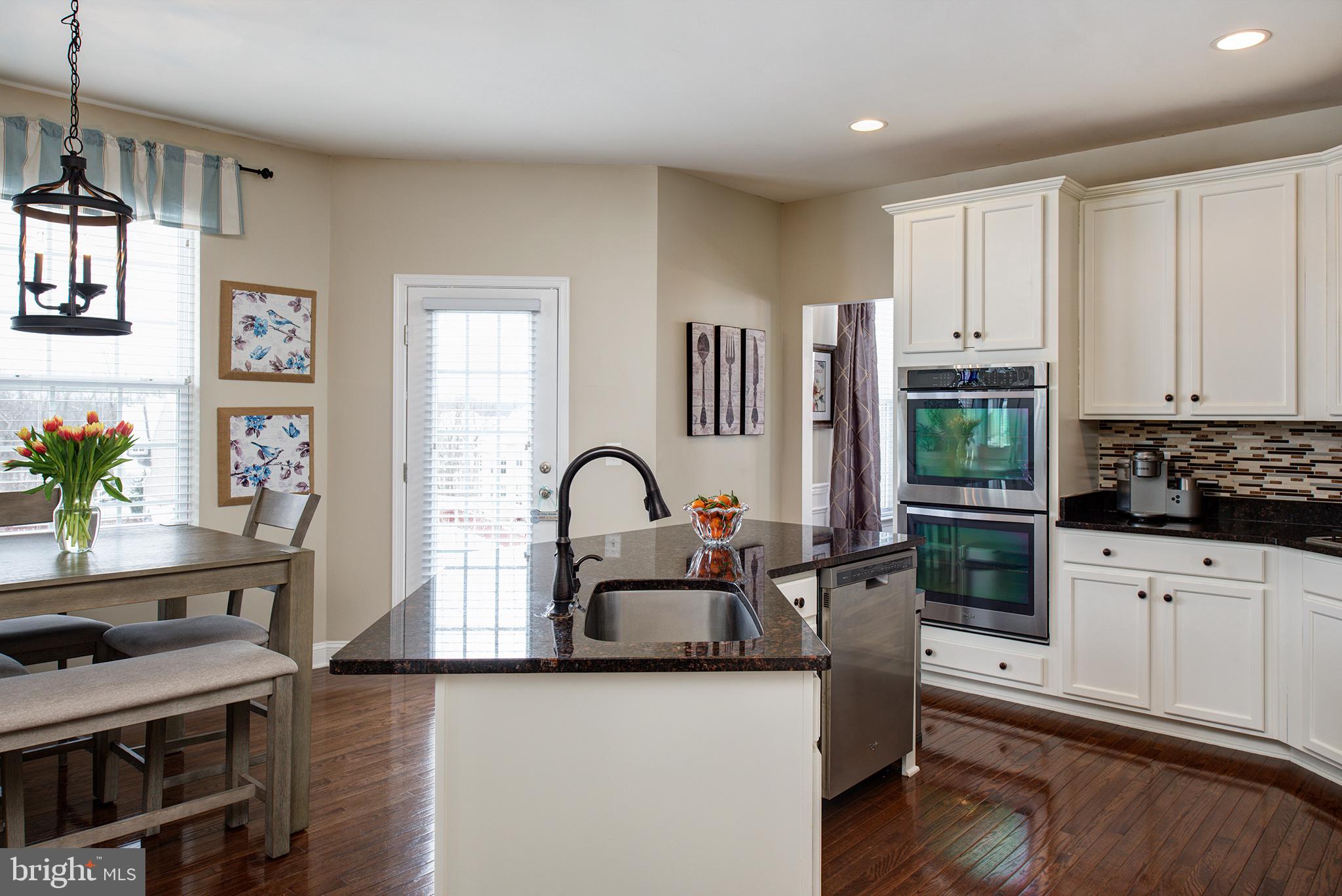 43142 Rocks Way Leesburg, VA 20176 - Photo 7 of 36 GRANITE COUNTER TOPS & WHITE CABINETS