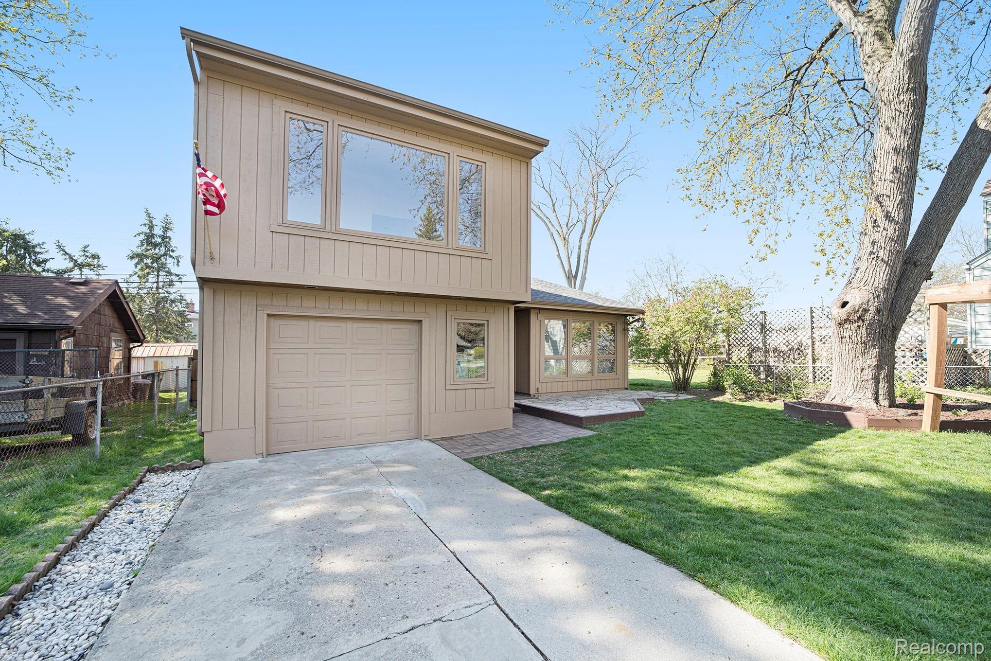3627 Normandy Road Royal Oak, MI 48073 - Photo 28 of 29 017A7605.jpg