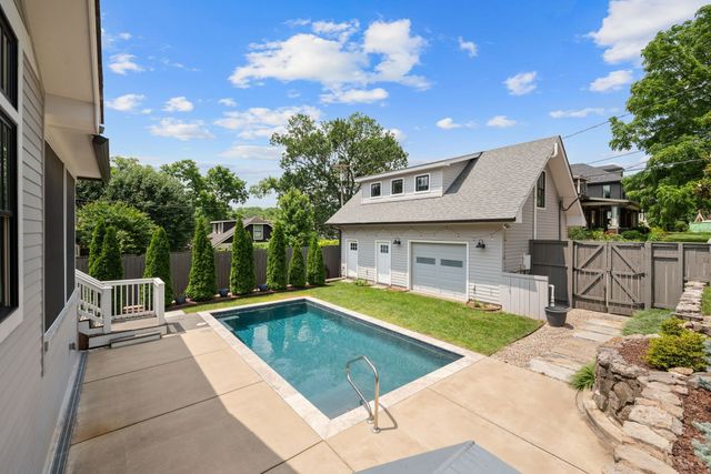 a picture of a room with a floor plan
