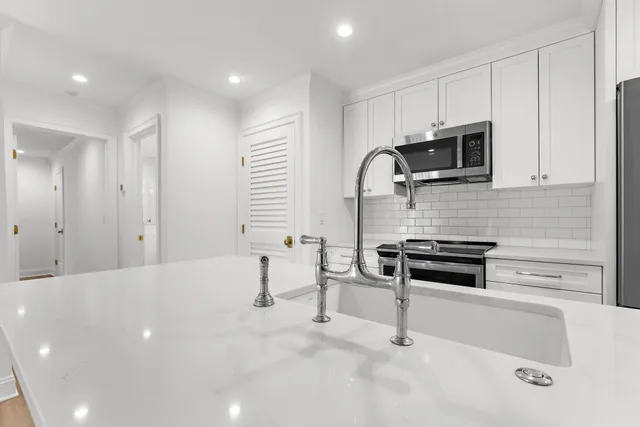 $2,000 | 1481 Center Street, Unit 703, Mount Pleasant, SC 29464