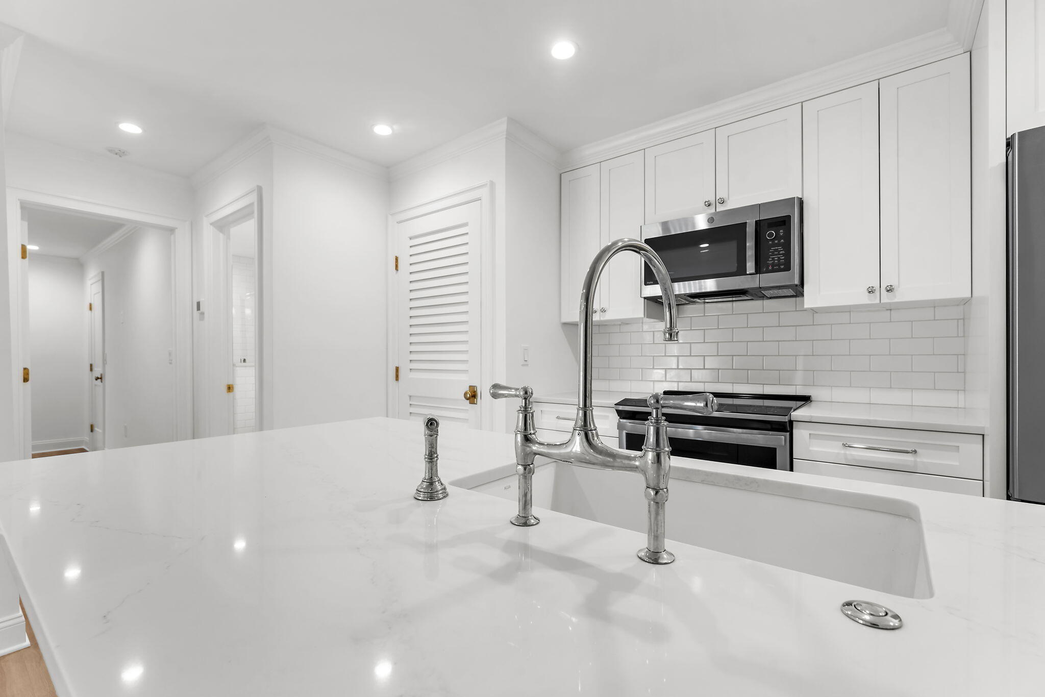 1481 Center Street, Unit 703 Mount Pleasant, SC 29464 - Photo 11 of 33 10-web-or-mls-DSC04421