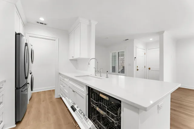 $2,000 | 1481 Center Street, Unit 703, Mount Pleasant, SC 29464