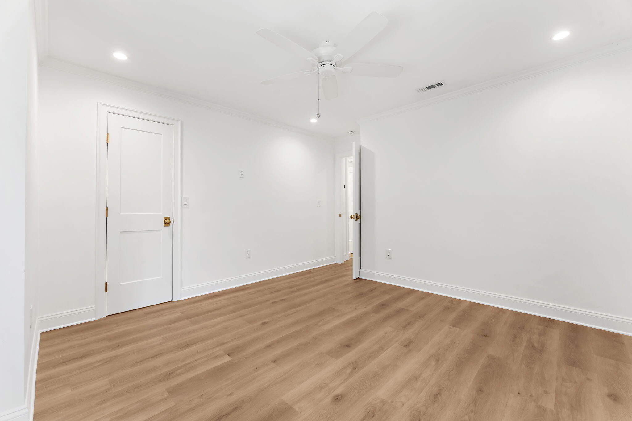 1481 Center Street, Unit 703 Mount Pleasant, SC 29464 - Photo 19 of 33 22-web-or-mls-DSC04481